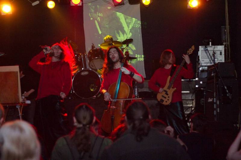 crew1_800.jpg