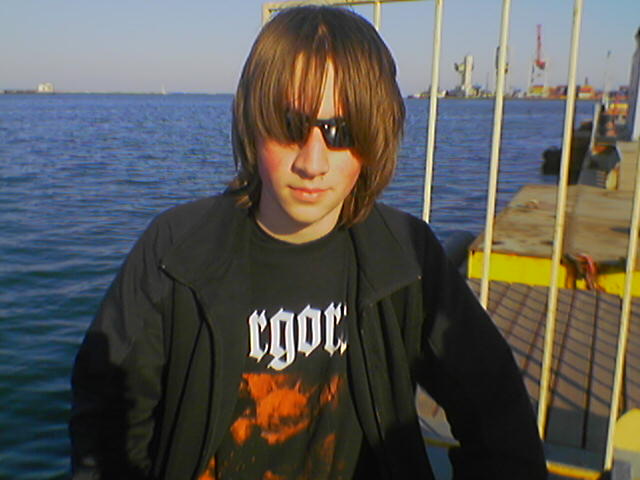 Ненавижу очки.Хорошо что они не мои)))))